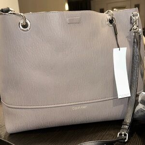 Calvin Klein Elegant Gray Shoulder Bag